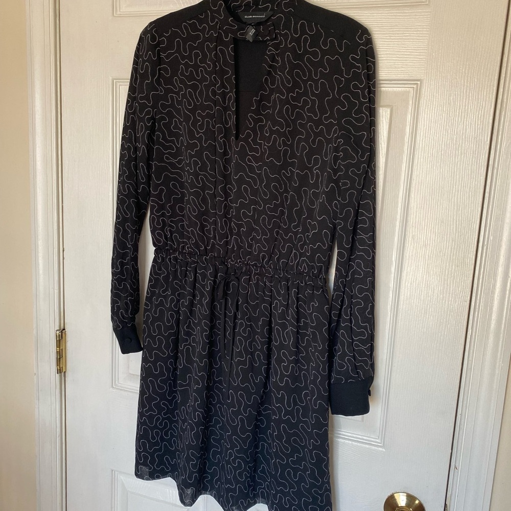 EUC Club Monaco Black Swirl Long Sleeve Dress